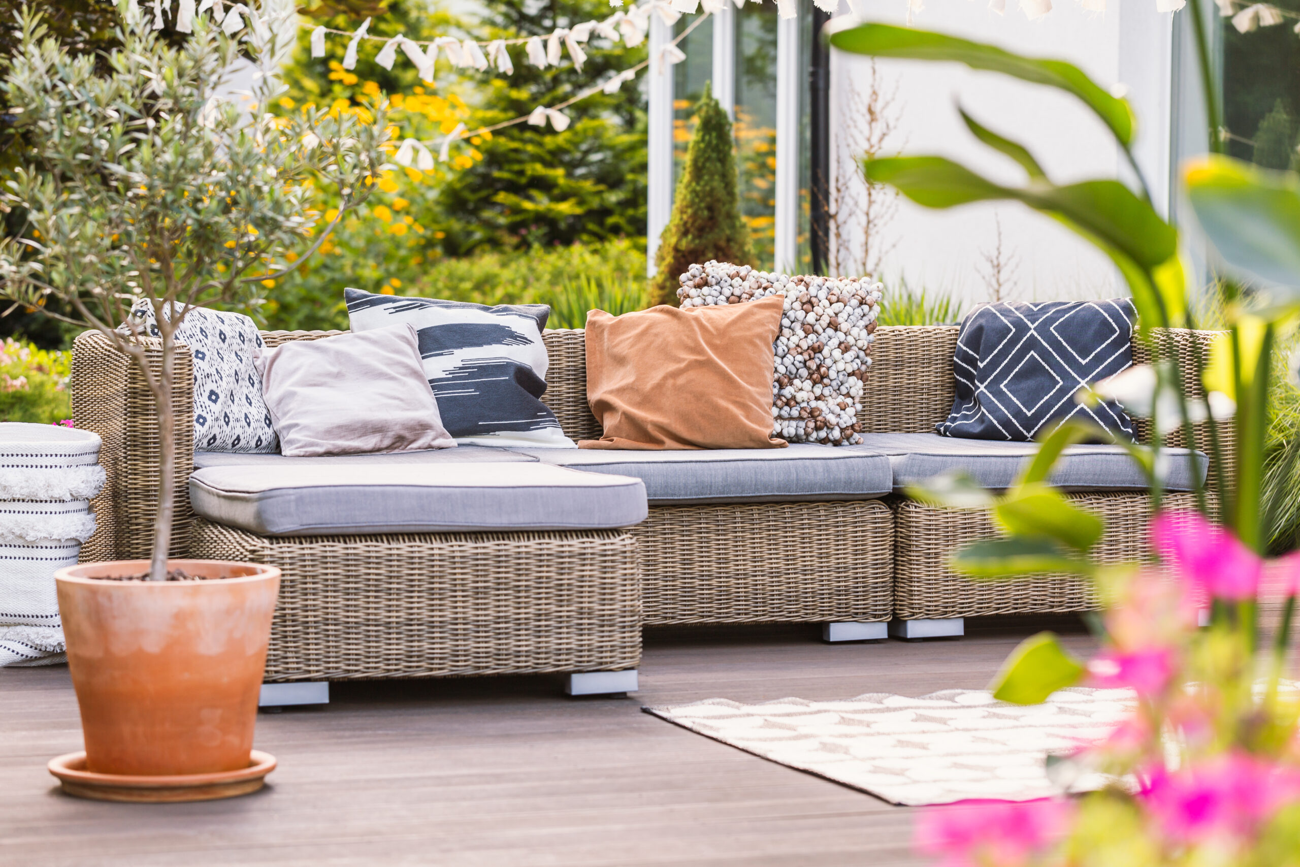 Living room designed on a wooden deck, Milwaukee, Madison, Deck Builders